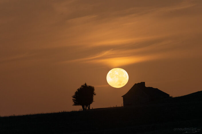 Coucher de lune au Pesquier Haut