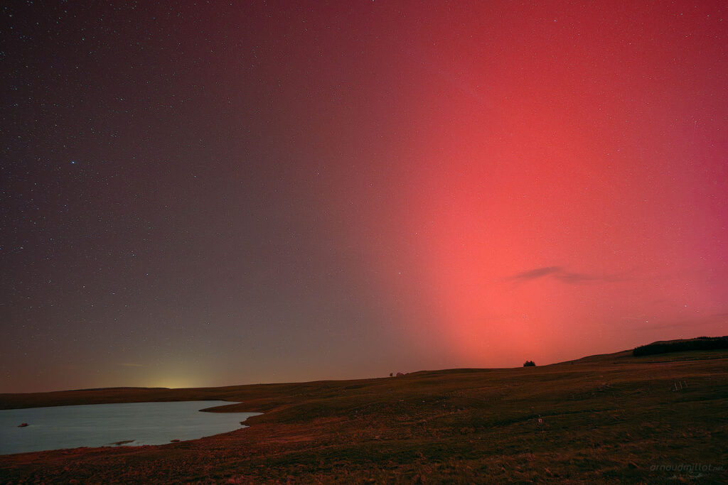 Aurore boréale depuis l'Aubrac, au lac des Moines