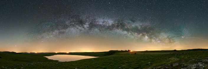 Lac de Saint Andéol sous la Voie Lactée