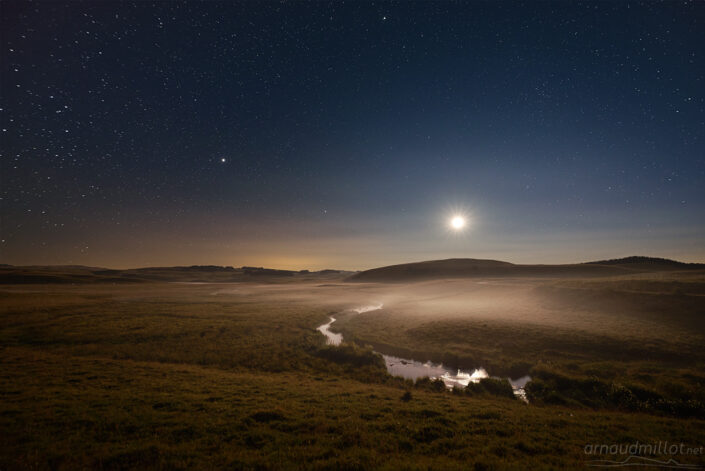 Ruisseau des Plèches et coucher de Lune
