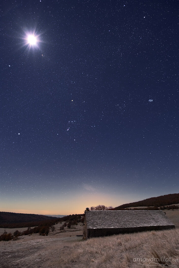 Buron de Canuc sous la Lune