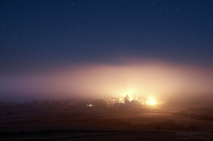 Village d'Aubrac, étoiles et brumes