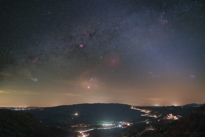 Voie Lactée et Orion au dessus de Clairvaux d'Aveyron
