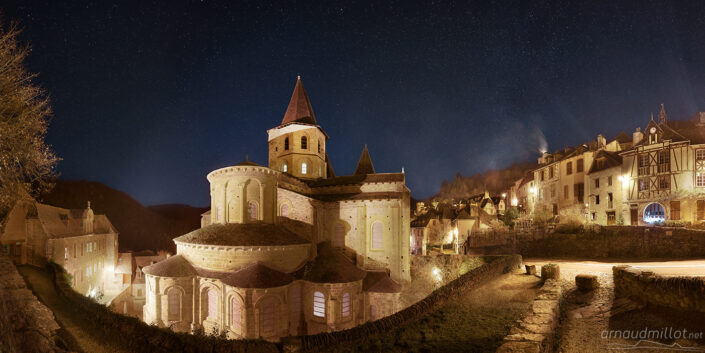 Abbatiale de Conques sous les étoiles