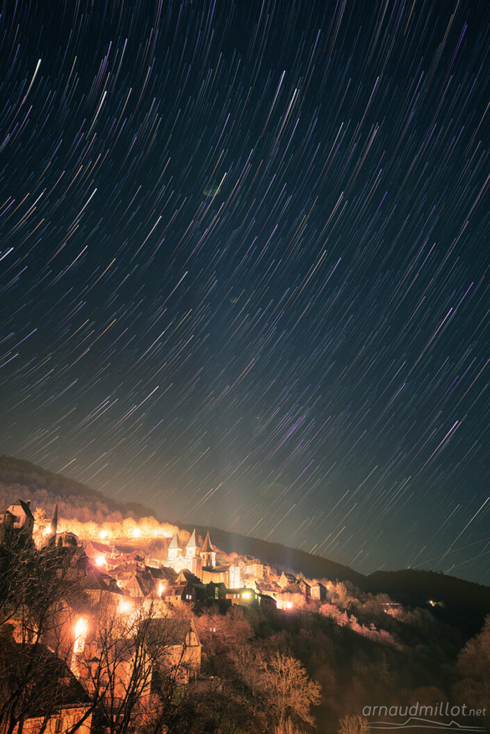 Filé d'étoiles depuis la chapelle Saint Roch à Conques