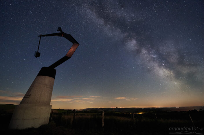 Statue de l'Homo Faber sous les étoiles (Claude Villefranque)