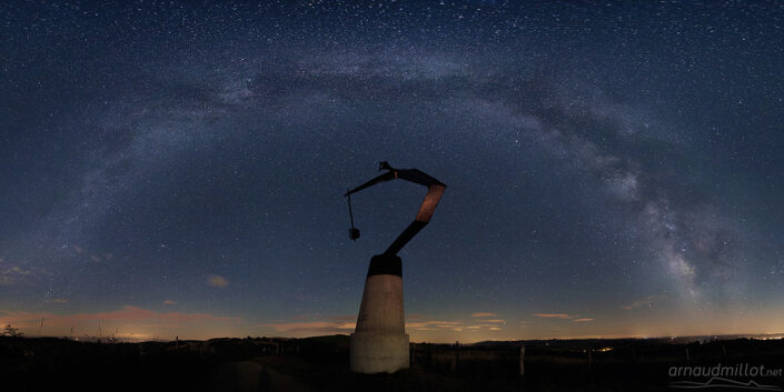 Statue de l'Homo Faber sous les étoiles (Claude Villefranque)